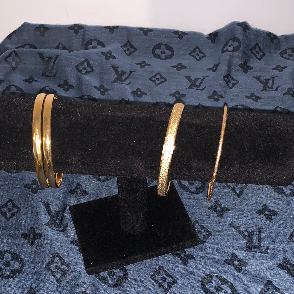 Elegant Gold Tone Bangle Set